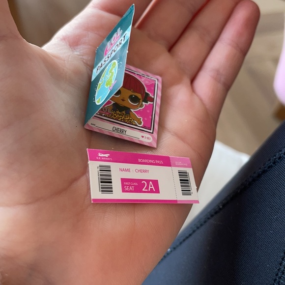 L.O.L doll suitcase doll - Picture 8 of 8